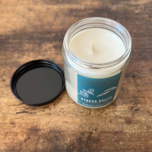 Bath and body works stress relief scented candle eucalyptus tea 7 oz - Picture 3 of 4